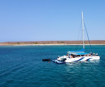 Sal: Crociera in catamarano Lounge di mezza giornata con trattamento All-Inclusive