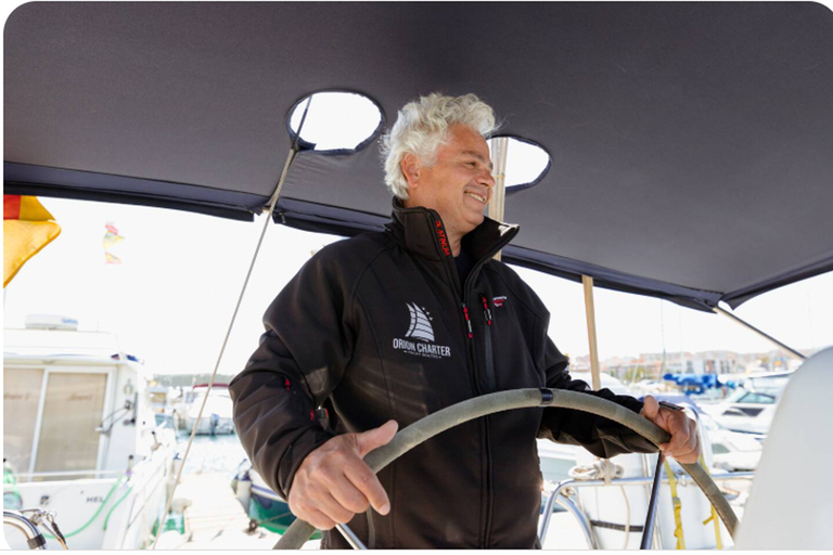 Alicante: Sailboat ride in Alicante Bay Private sailing trip in Alicante Bay