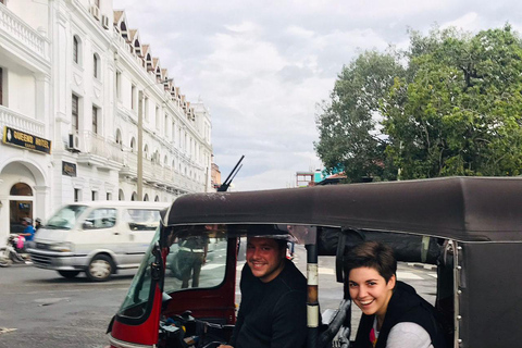 Stadsrundturer i Kandy med Tuk TukStadsrundturer i Kandy