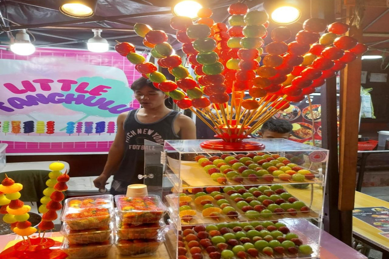 Tour gastrónomico por las calles de Manila con paseo en Tuktuk