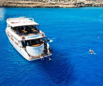 Protaras: Luxury Yacht to Turtle Cove with Lunch