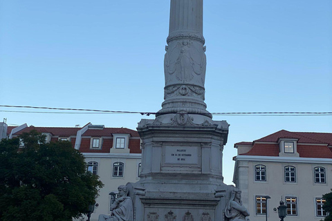 Lisbon: Private full Day Sightseeing tour by tuk-tuk.