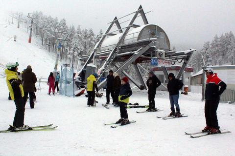 Från Belgrad: Dagstur med snö- och skidupplevelserDagsutflykt från Belgrad med snö- och skidupplevelser - skidpaket