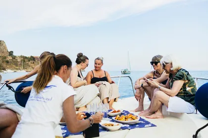 Taormina: Bootstour bei Sonnenuntergang an der Küste und Delfinbeobachtung