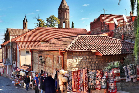 جولة جماعية إرشادية في منطقة النبيذ والتاريخ في تبليسي كاخيتي