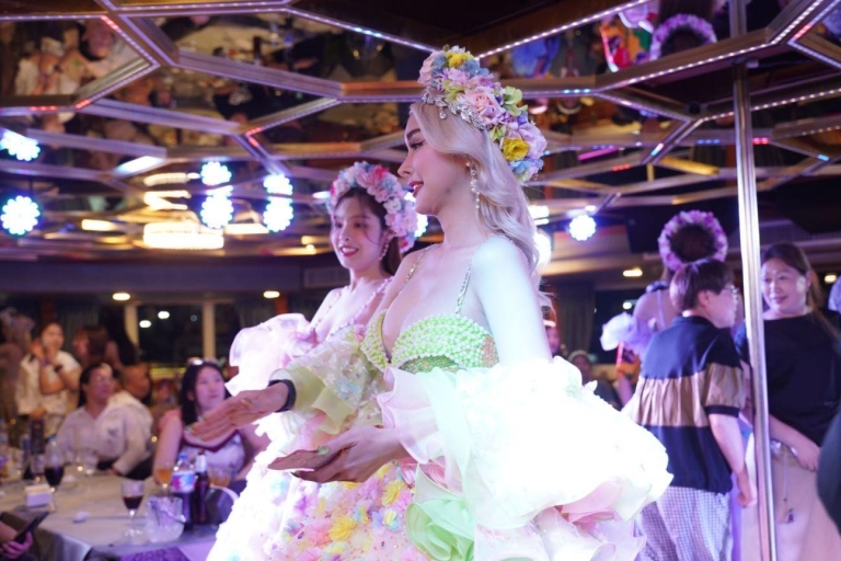 Pattaya : Dîner-croisière All Star, spectacle de cabaret et buffet de bièrePattaya : Dîner-croisière avec spectacle de cabaret et boissons illimitées