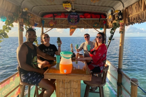 Caye Caulker : Croisières sur ponton au Tiki BarCroisière Tiki Bar au coucher du soleil