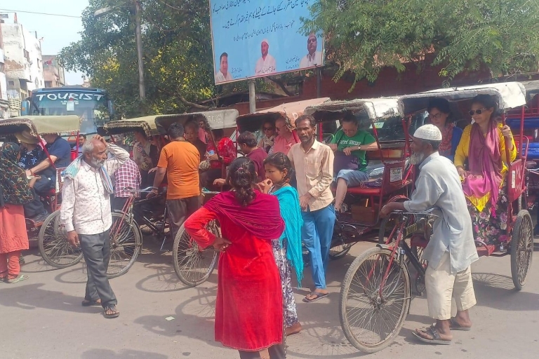 Oud Delhi: Chandni Chowk, proeverij & ritje met de Tuk TukAlleen autobestuurder gids en Tuk-Tuk rit