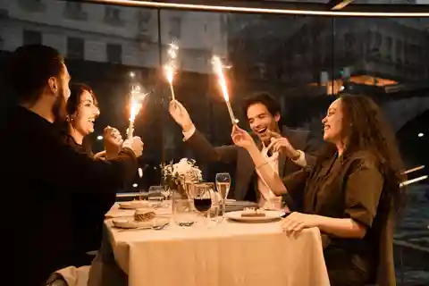 Paris : NYE Special Diner Cruise on the Seine River