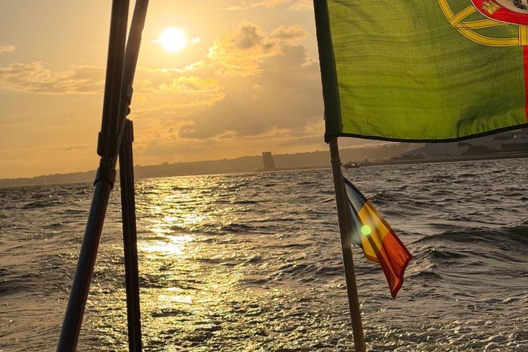Lisbon Sunset Luxury Boat Vibes with Drinks & Pizza Lisbon Luxury Cozy Cruise with Drinks & Pizza