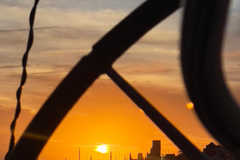 Lisboa:Sunset Sailing Tour at Tagus River with welcome drink