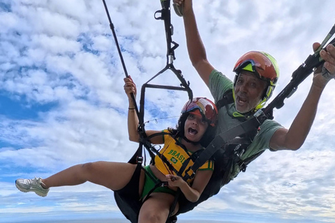 Niterói: Tandem Paragliding Flight with Luciano Miranda – No prior training required. Niterói: Tandem Paragliding Flight with Luciano Miranda – No Training Required