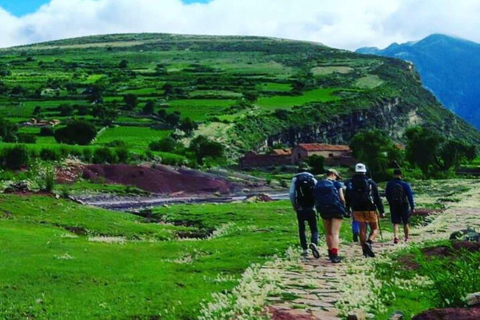 Sucre:1-daagse excursie naar dMaragua krater-Dinosaurus voetafdrukken