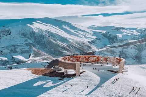 Kazbegi: daily tour with groupKazbegi: codzienna wycieczka z grupą