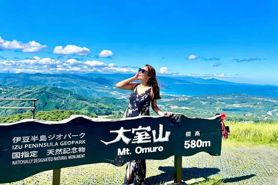Izu-Tagestour: Omuroyama & Küste, kleine Gruppe mit 9 Gästen. Foto: GetYourGuide Izu-Tagestour: Omuroyama & Küste, kleine Gruppe mit 9 Gästen. Foto: GetYourGuide