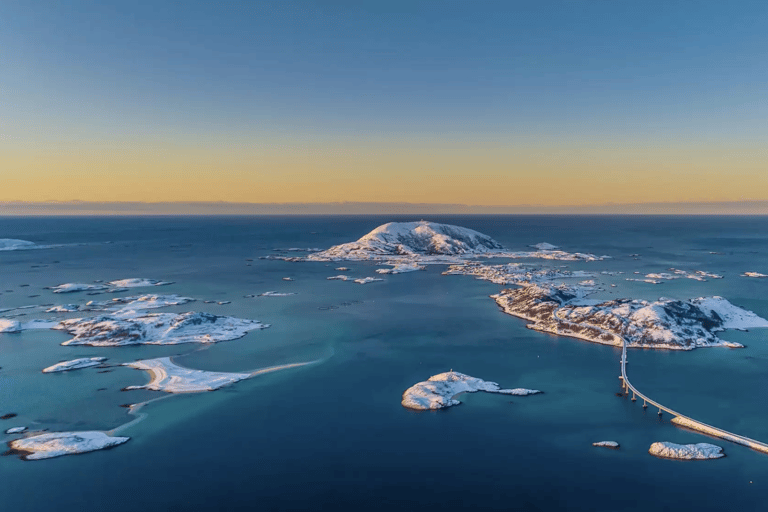 特罗姆瑟峡湾巡游——在索马罗伊岛停留峡湾巡游特罗姆瑟——途经索马罗伊岛