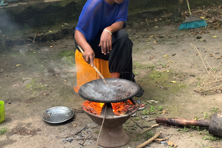 Addis Abeba: Töpferwaren, Markt und Kaffee-Tour mit MittagessenAddis Abeba: Töpfer-, Markt- und Kaffeetour mit Mittagessen