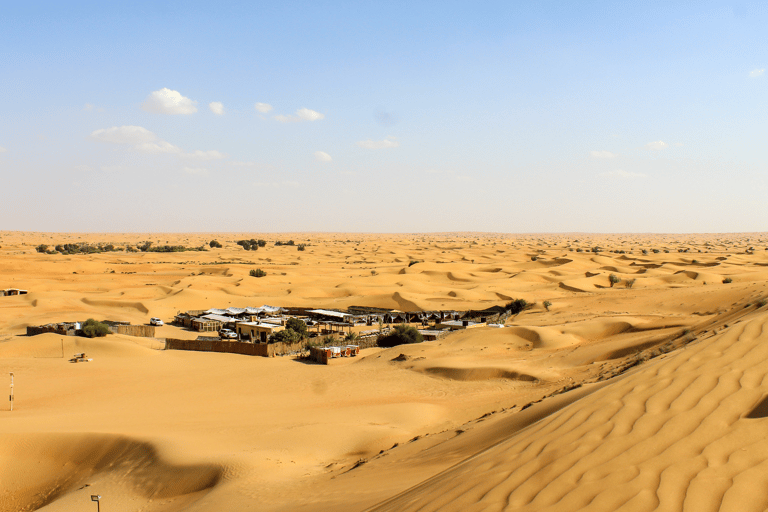 Muscat: Wahiba Sands Desert Sunset 4x4 Tour mit AbendessenGruppenfreundlich