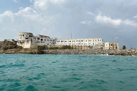 From Lagos: Ghana Castles & Kakum Park with Local Tour Guide
