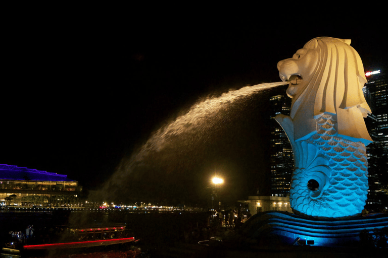 Tour noturno de assinatura: Passeio pela Marina com provas de comidaJunta-te ao grupo