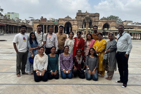 Ahmedabad: Private City Tour with Guide, Car, and Meal