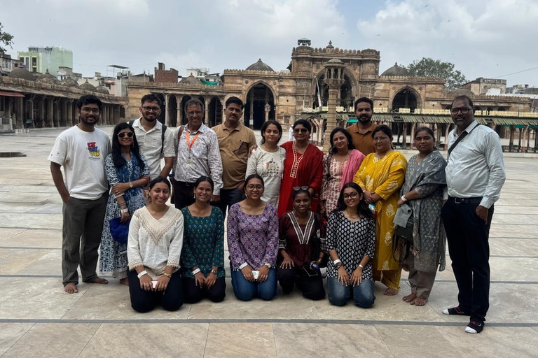 Ahmedabad: Private City Tour with Guide, Car, and Meal