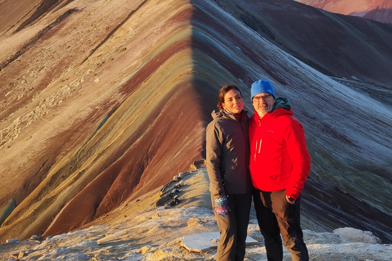 "Un amanecer en La montaña de Colores: Sin Turista""Un amanecer mágico en la Montaña de colores: sin turistas
