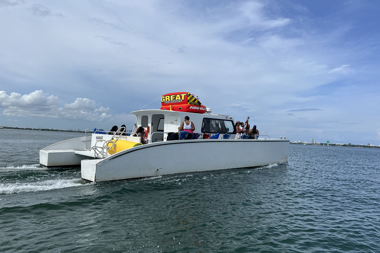 Miami: Crociera avventurosa con jetski, tubing e bevandePacchetto per 8 ospiti: tour con tariffe carburante e porto turistico