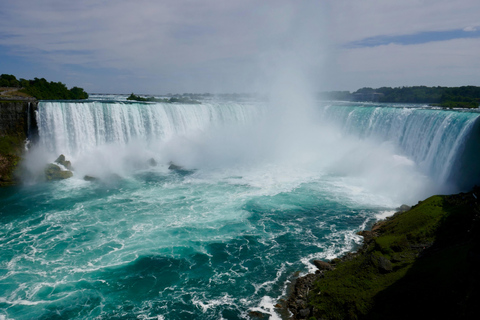 Von NYC/NJ: 2-tägige Tour zu den Niagarafällen mit EintrittskartenDreibettzimmer