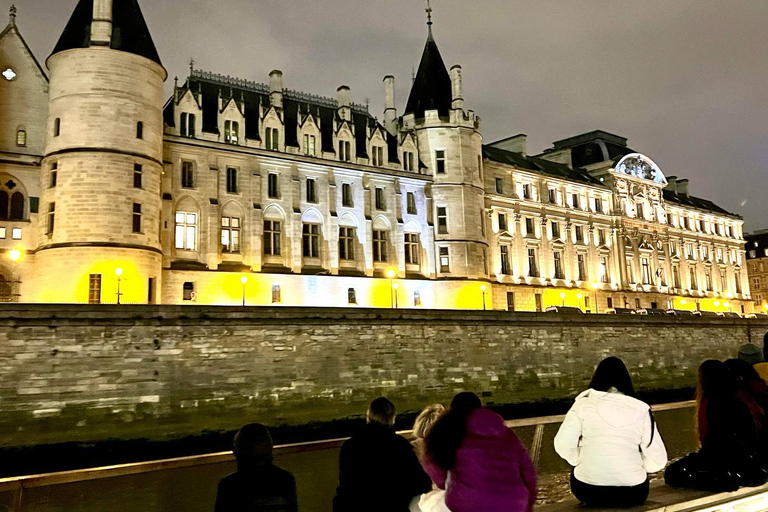 Paris : Croisière nocturne sur la Seine avec dégustation de gaufresParis : croisière nocturne sur la Seine avec dégustation de gaufre