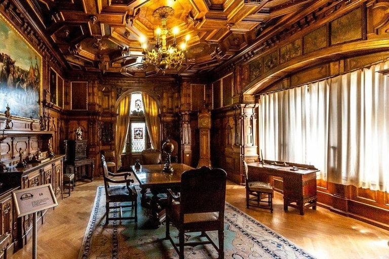 From Bucharest: Dracula Castle, Peles and Brașov Day Trip