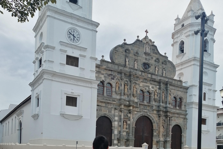 Private tour Tocumen Airport Connection, Panama Canal and Casco Antiguo