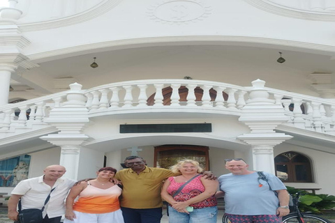 Kochi: Tuk-Tuk-Ausflug mit versteckten SchätzenKochi: Ausflug mit dem Tuk-Tuk zu versteckten Schätzen