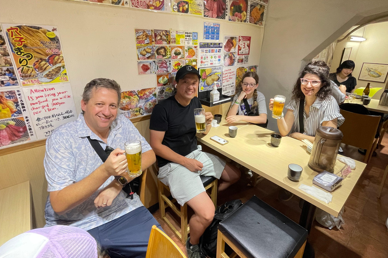 جولة سيرًا على الأقدام في سوق تسوكيجي للأسماك القديم