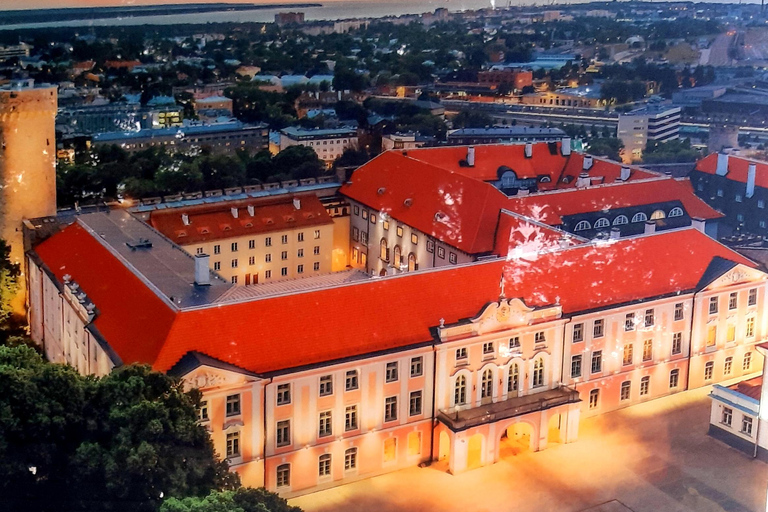 Tallinn : Visite guidée combinée des temps forts de cette ville merveilleuse !Tallinn : visite guidée combinée des temps forts de cette ville merveilleuse !