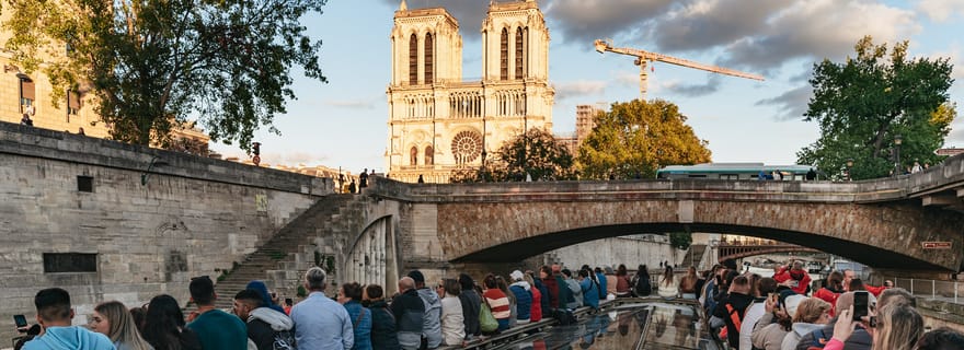 Paris : Croisière touristique d'une heure et dîner bistro de 3 plats