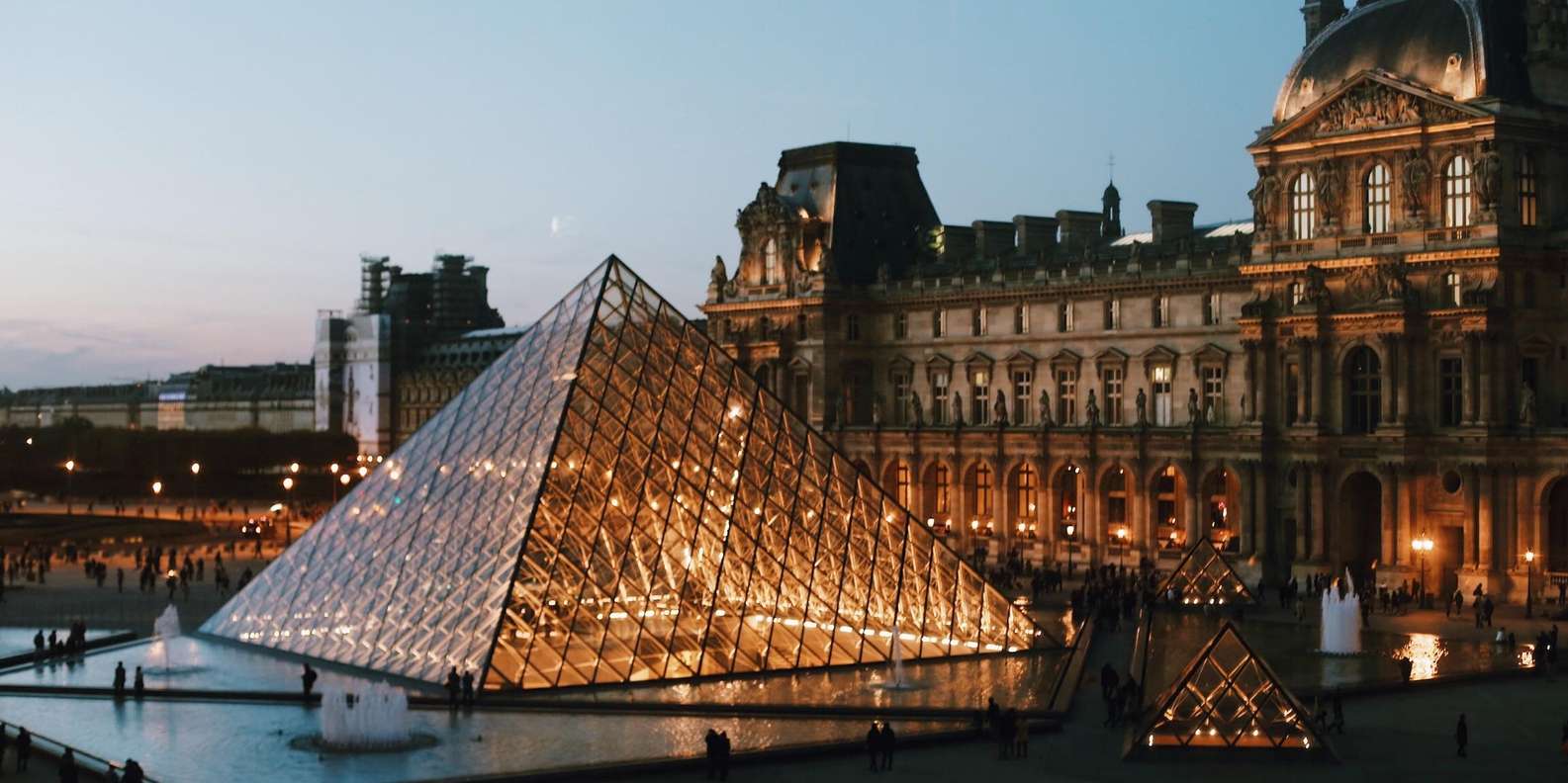 Paris: Louvre Museum Masterpieces Private Small Group Tour