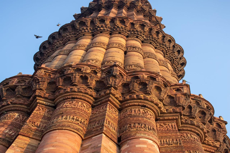 Visite privée du Qutub Minar en voiture avec coupe-fileVisite privée du Qutub Minar en voiture