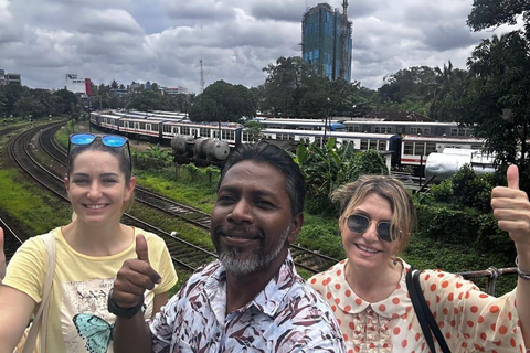 Colombo: City Highlights Tuk-Tuk Tour with Entry Tickets