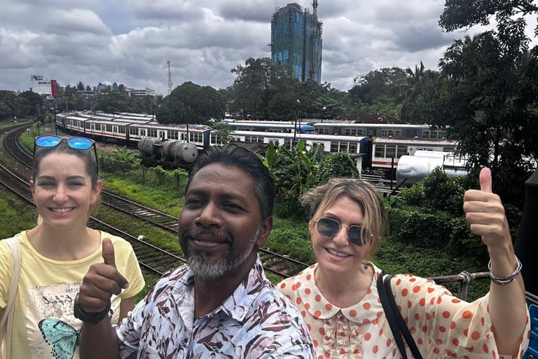 Colombo: City Highlights Tuk-Tuk Tour with Entry Tickets