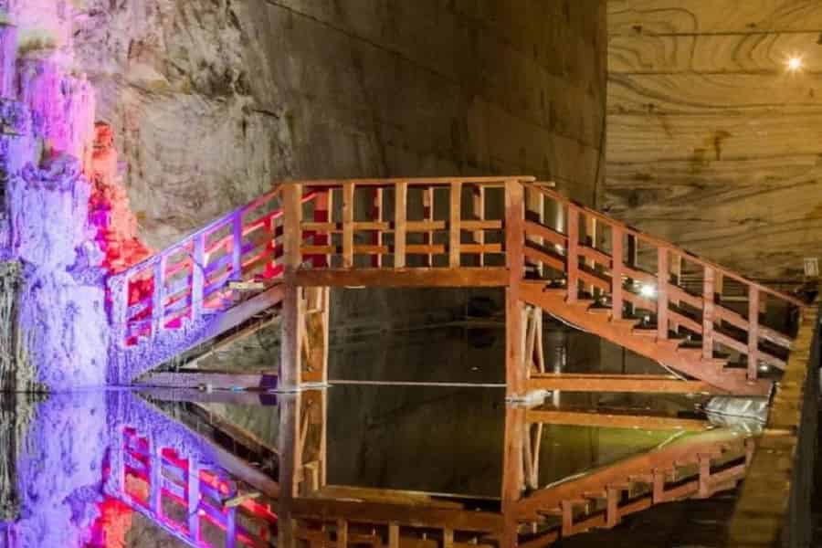 Minivan 8: Tagestour nach Bukarest und zum Salzbergwerk Slanic Prahova. Foto: GetYourGuide