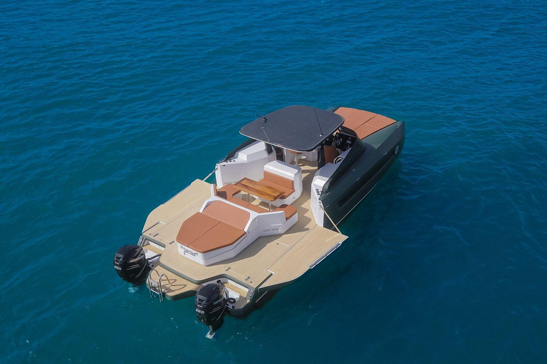 Ibiza: Crociera con colazione su uno yacht a tema James Bond