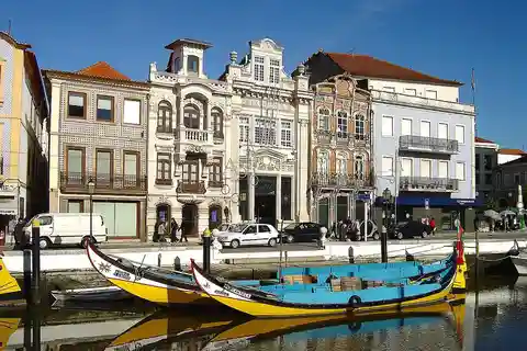 Au départ de Porto, visite privée d'une demi-journée à Aveiro et Costa Nova