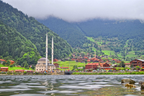 EXCURSÃO EM GRUPO AO MONASTÉRIO DE UZUNGÖL E SÜMELA