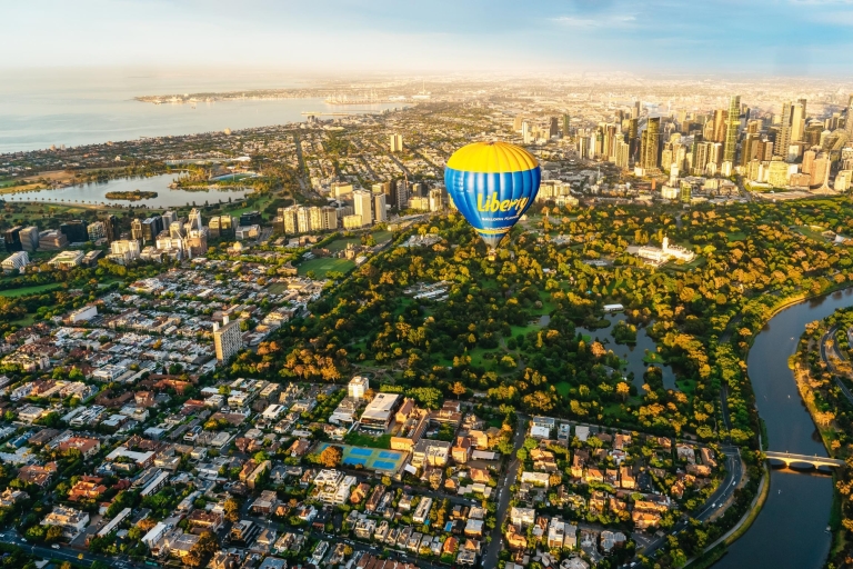 Melbourne: Balloon Flight at Sunrise City hotel pick-up