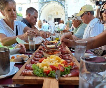 Kotor: Private Walking Tour with Wine and Food Tasting