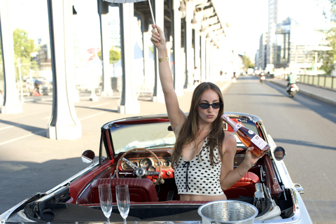 Paris: Vintage Mustang Tour & Local Guide with Hotel Pickup Paris Highlights | 1-Hour Mustang Express Tour