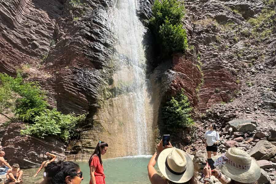 Dajti-Seilbahn und Shengjergj-Wasserfall-Tour mit Mittagessen. Foto: GetYourGuide Dajti-Seilbahn und Shengjergj-Wasserfall-Tour mit Mittagessen. Foto: GetYourGuide