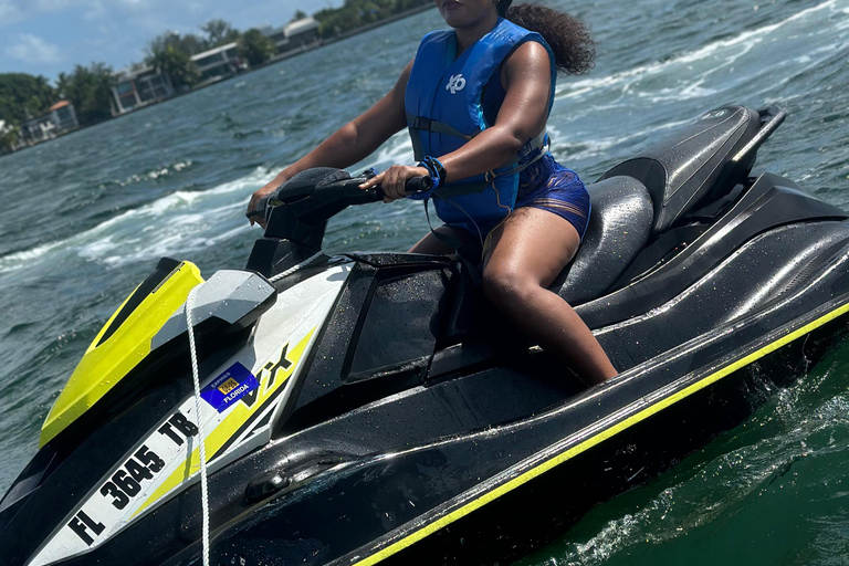 Miami Beach Jetskis + Promenade en bateau gratuite2 Jetski, 2 personnes, 1 heure + balade en bateau gratuite Tous frais payés