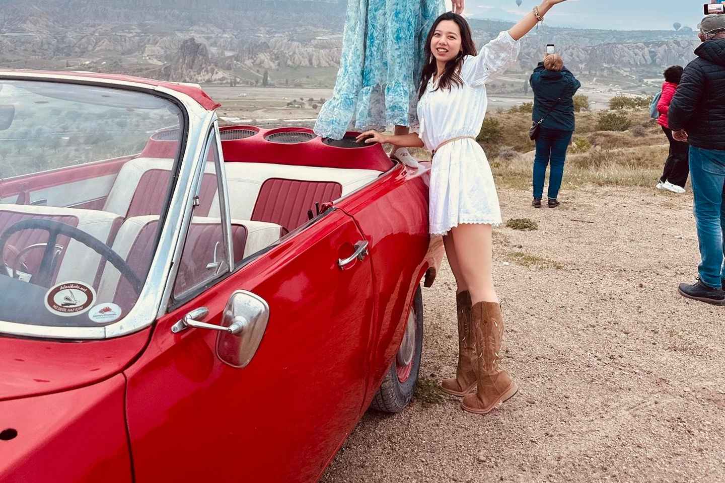 卡帕多奇亚:热气球观景与经典车之旅